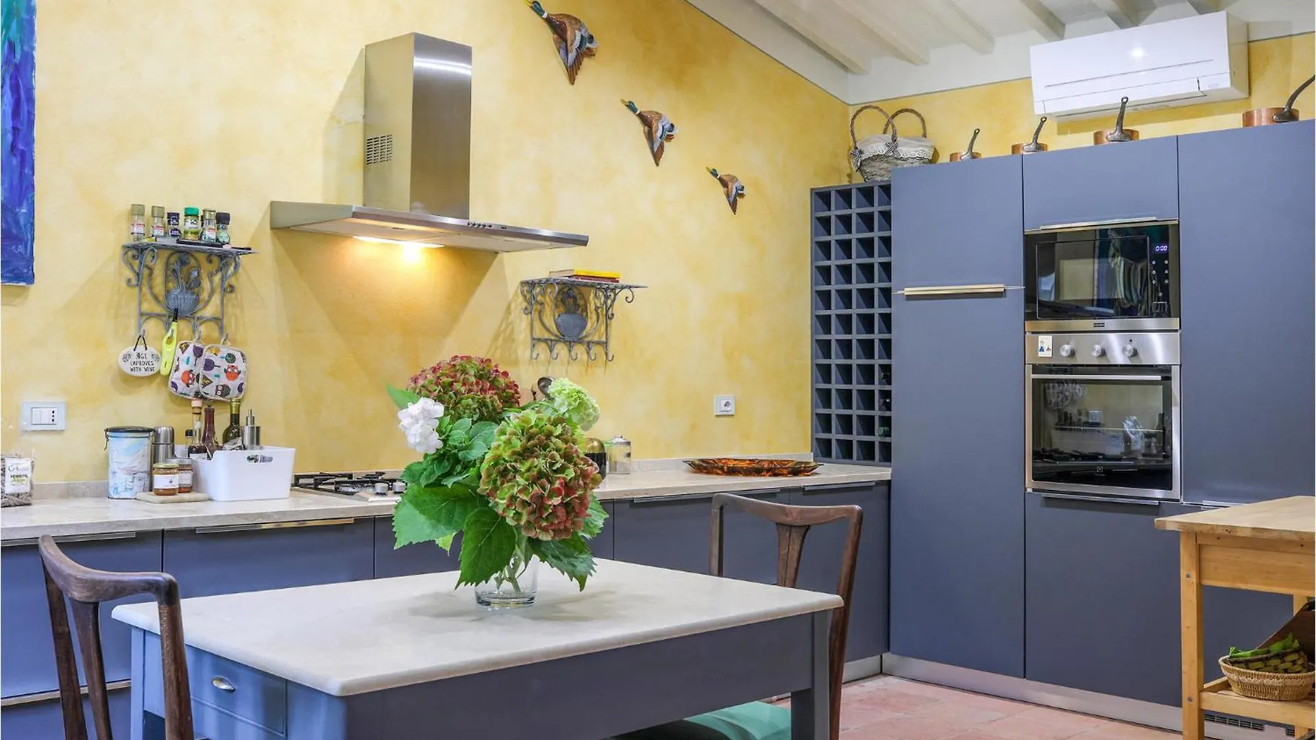 Castagneto Villa Ghizzano 0*,  Italy